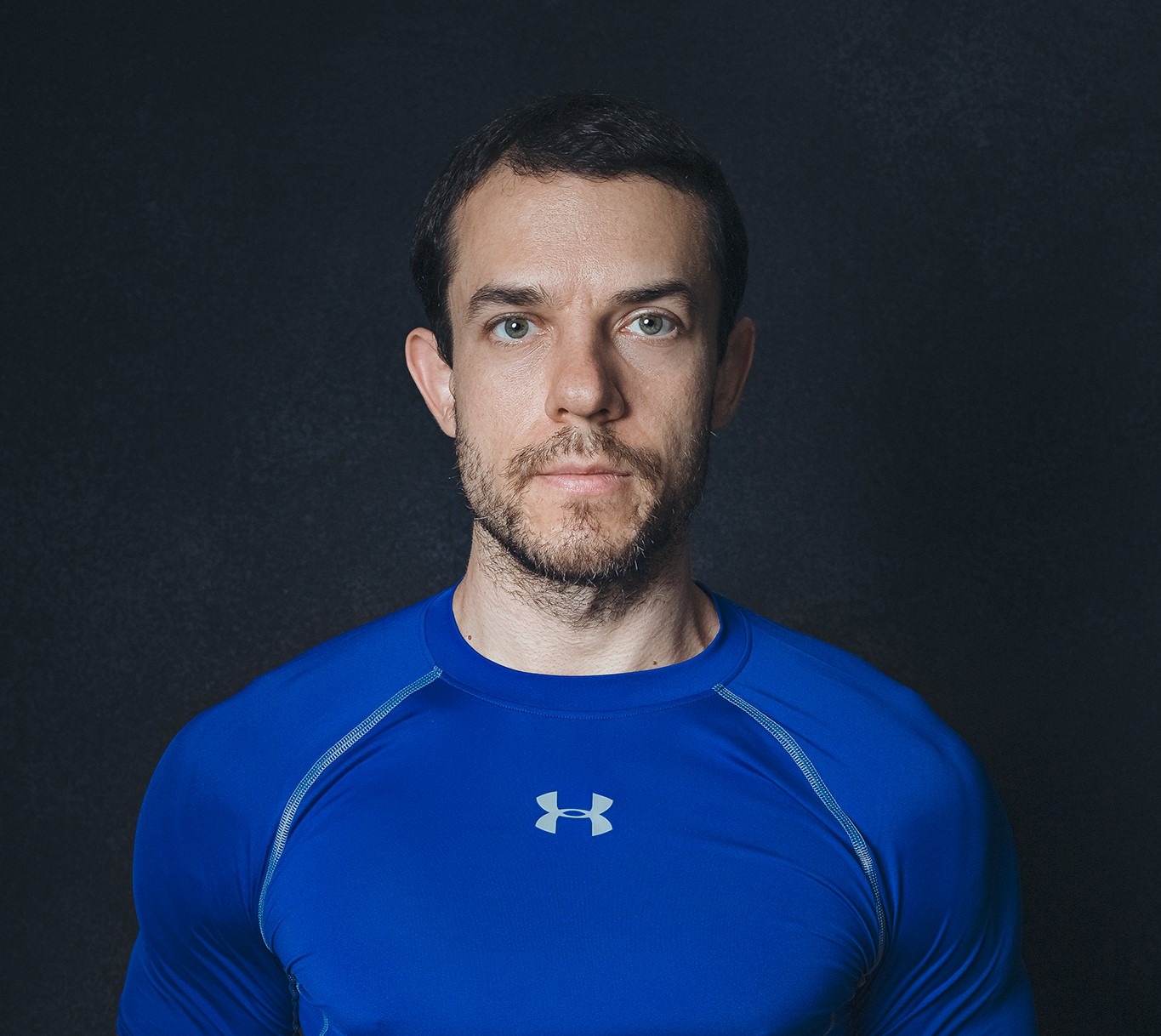 Na zdjęciu Mateusz - trener personalny w siłowni StrongBodyGym.